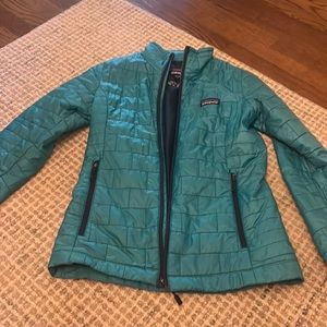 Patagonia Medium Women’s Coat Blue with logo on back